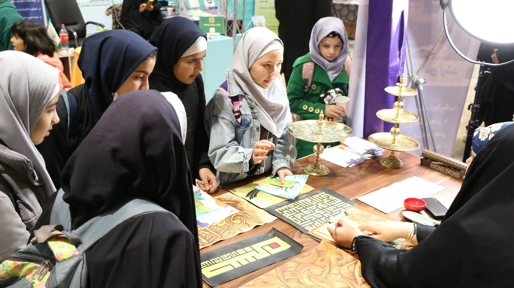 غرفه دانشگاه هنر و اندیشه اسلامی در بیست و پنجمین نمایشگاه دستاوردهای پژوهش، فناوری و فن بازار