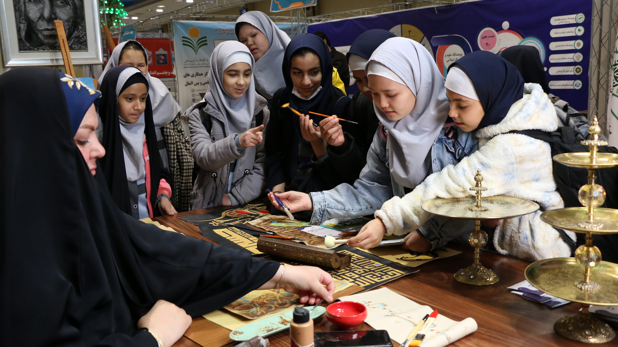 غرفه دانشگاه هنر و اندیشه اسلامی در بیست و پنجمین نمایشگاه دستاوردهای پژوهش، فناوری و فن بازار