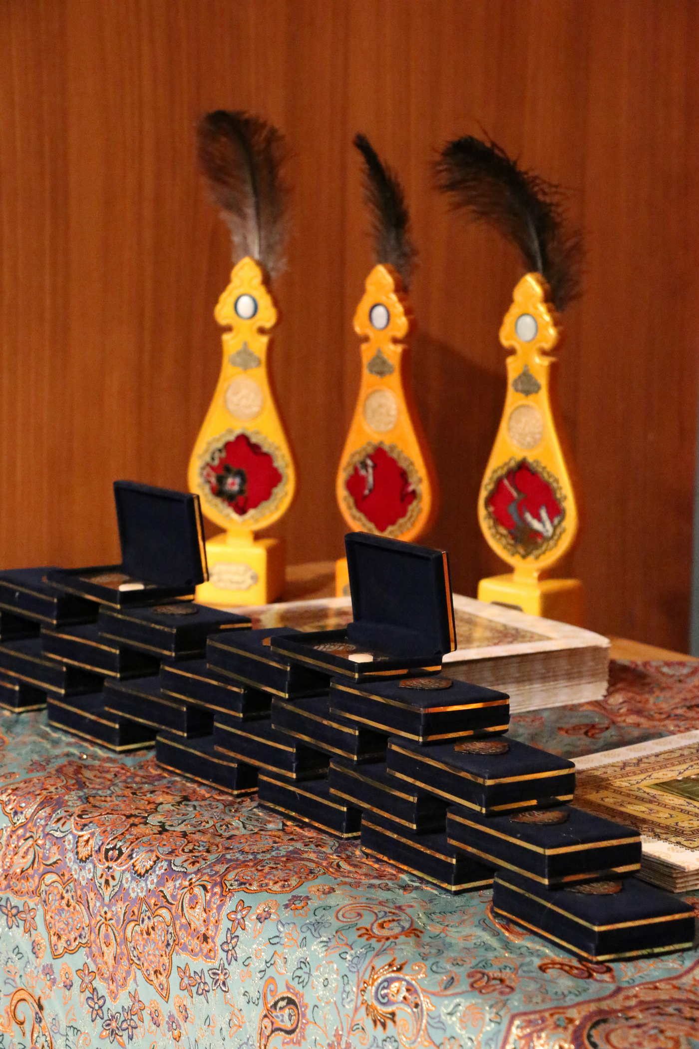 تندیسهای اختتامیه نمایشگاه از ماه تا آفتاب