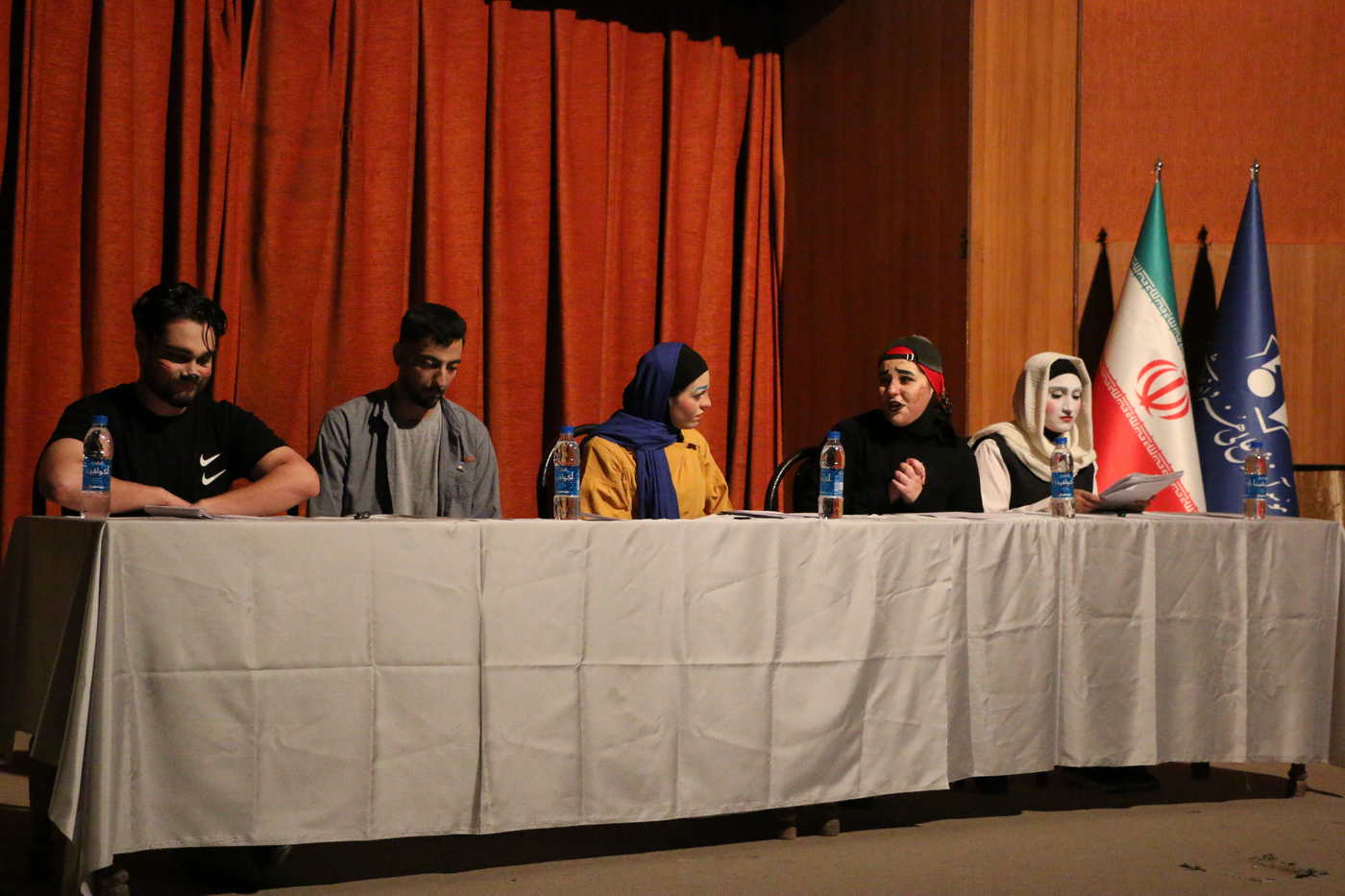 نمایشنامه خوانی Caroline