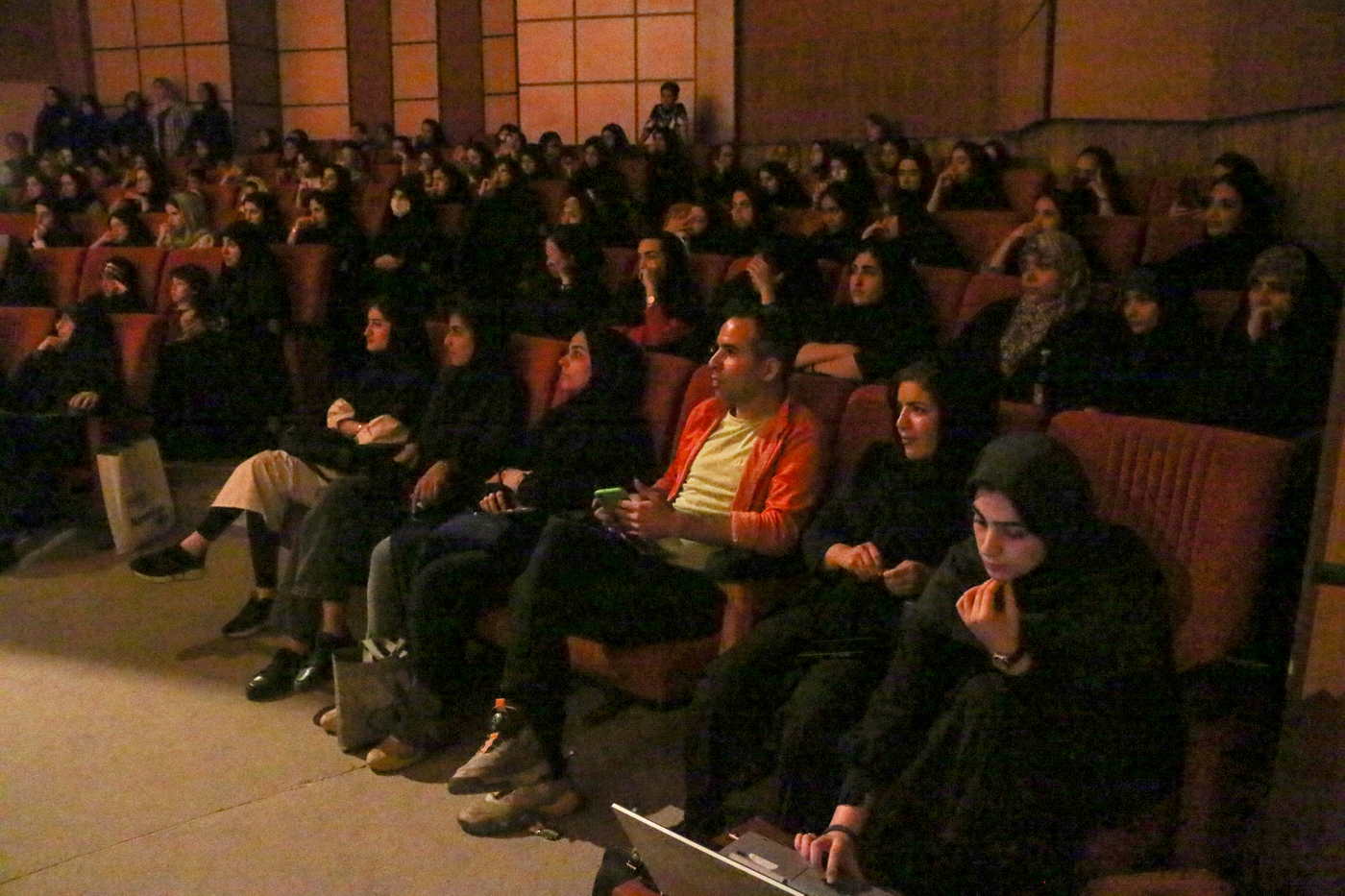 نمایشنامه خوانی Caroline