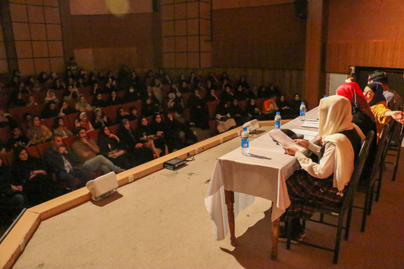 نمایشنامه خوانی Caroline