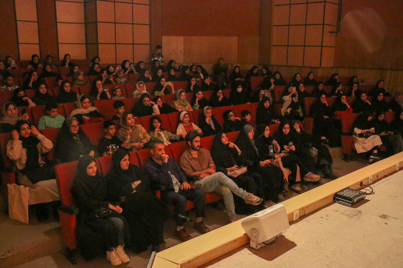 نمایشنامه خوانی Caroline