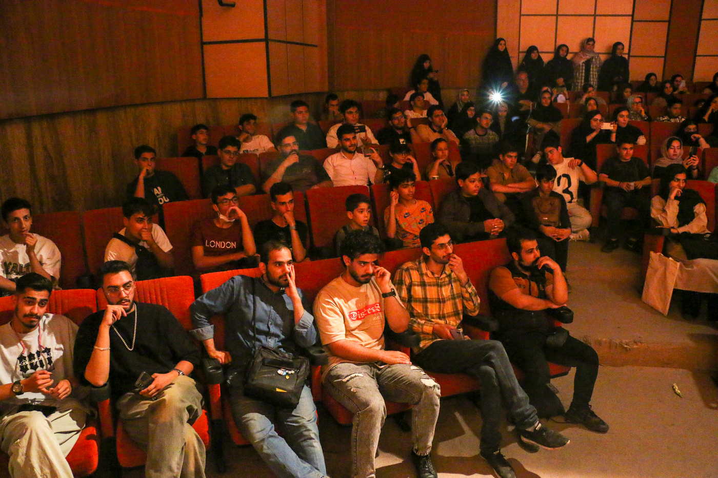 نمایشنامه خوانی Caroline