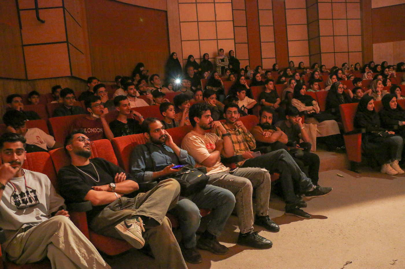 نمایشنامه خوانی Caroline