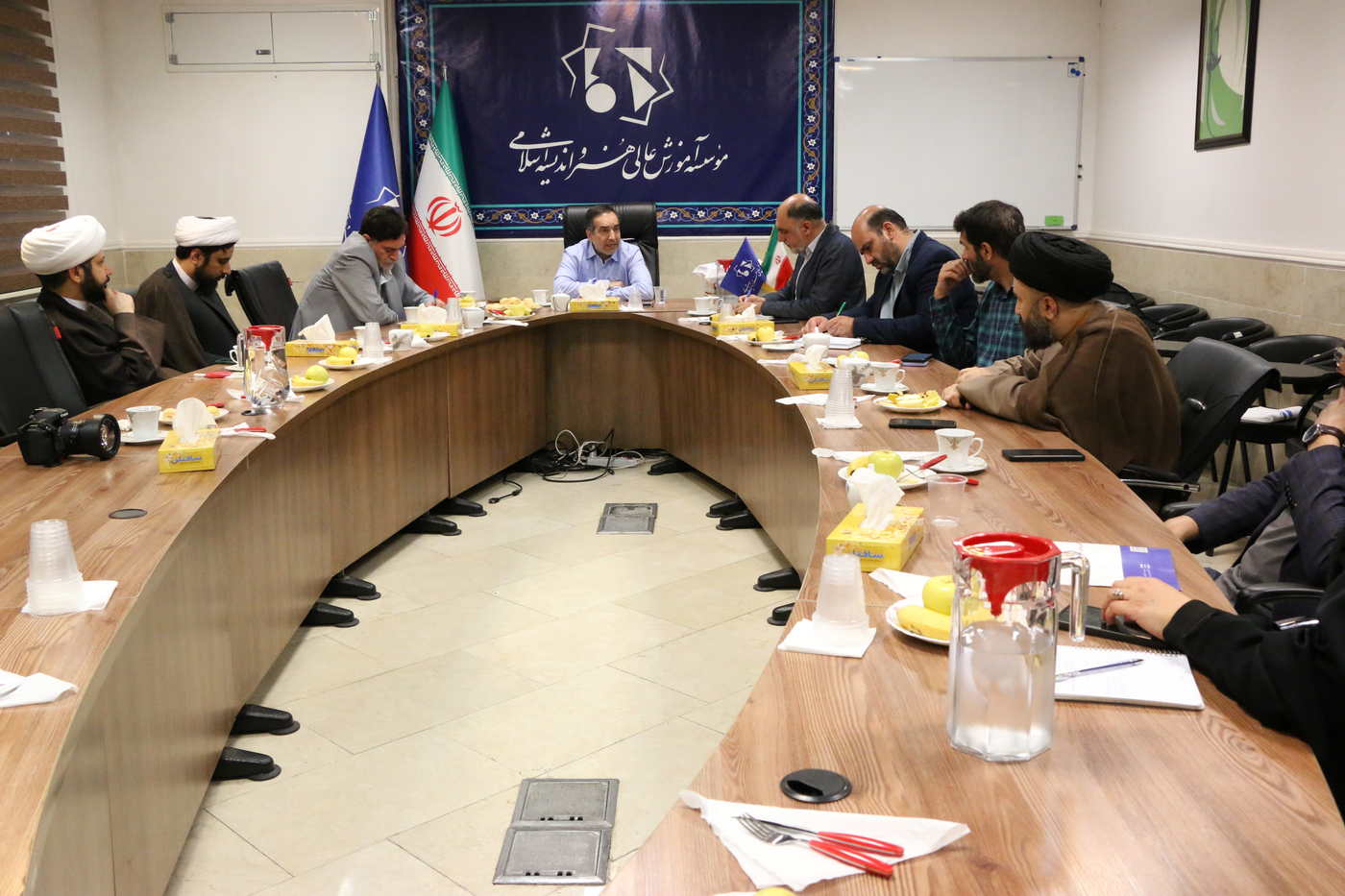 بازدید معاون وزیر فرهنگ و ارشاد اسلامی از دانشگاه هنر و اندیشه اسلامی قم