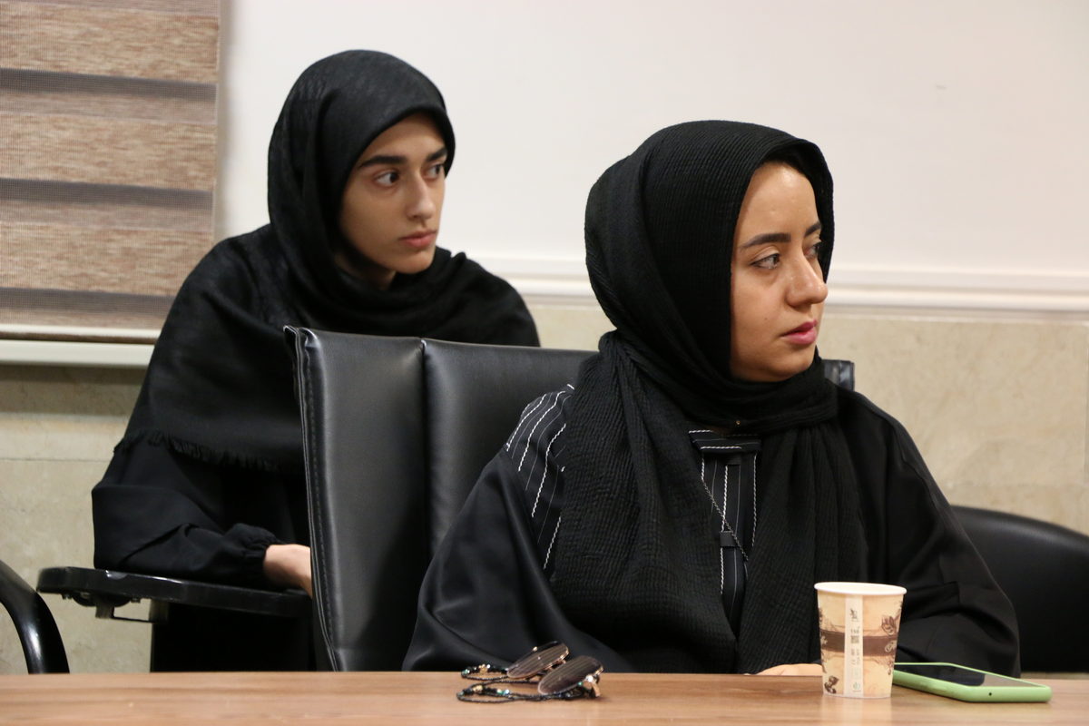 بررسی سبک‌های پوششی رایج در دنیای مد 2 (7)