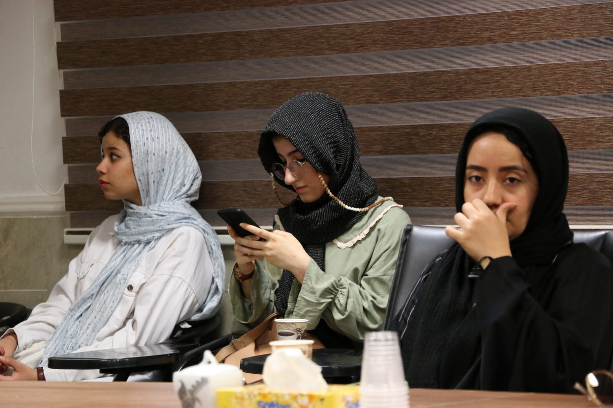 بررسی سبک‌های پوششی رایج در دنیای مد 2 (8)