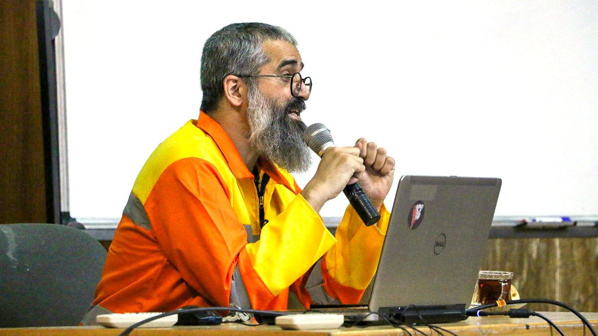 14040801 - نشست انتقال تجربه - قادری - هادی قادری (195)