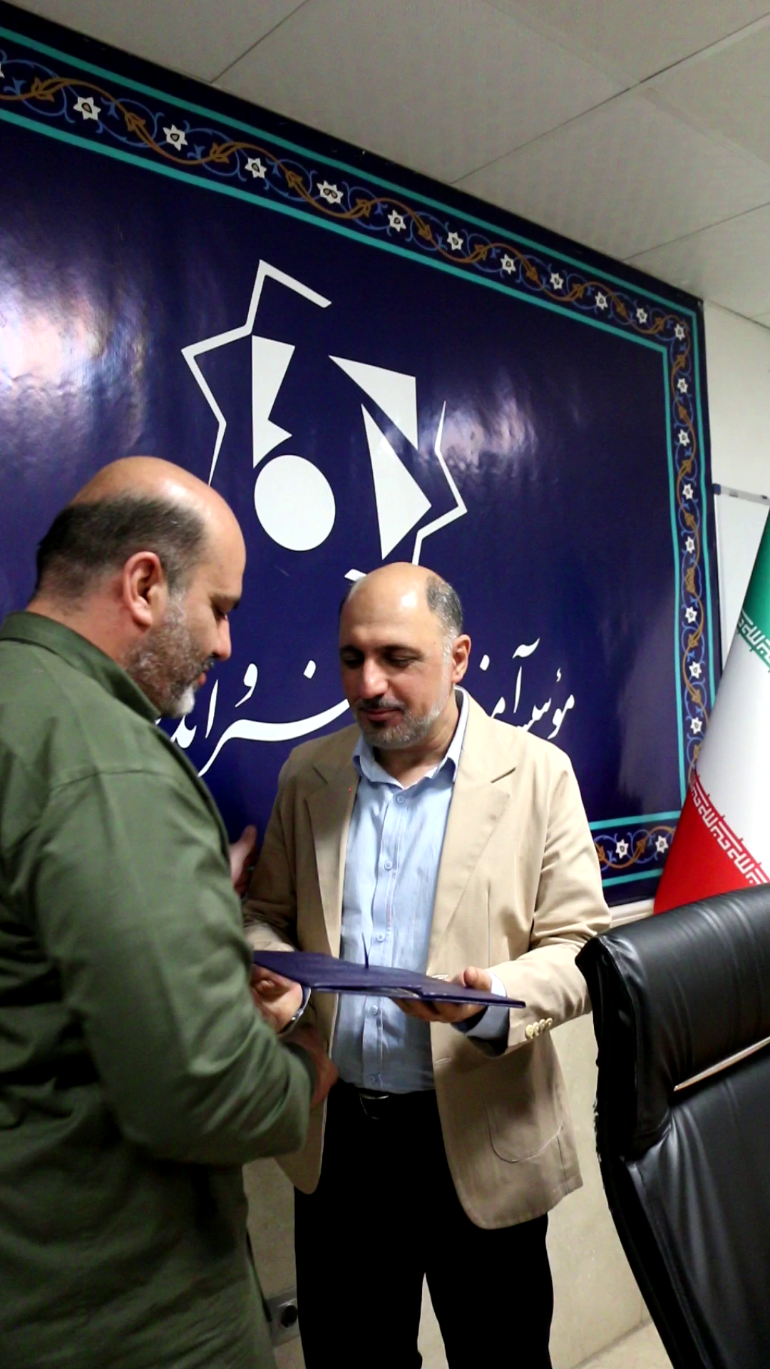 14040810 - تودیع و معارفه - پرهمت,سرانجام,پارسا,ژرفا,موسوی,بازرگانی (236)