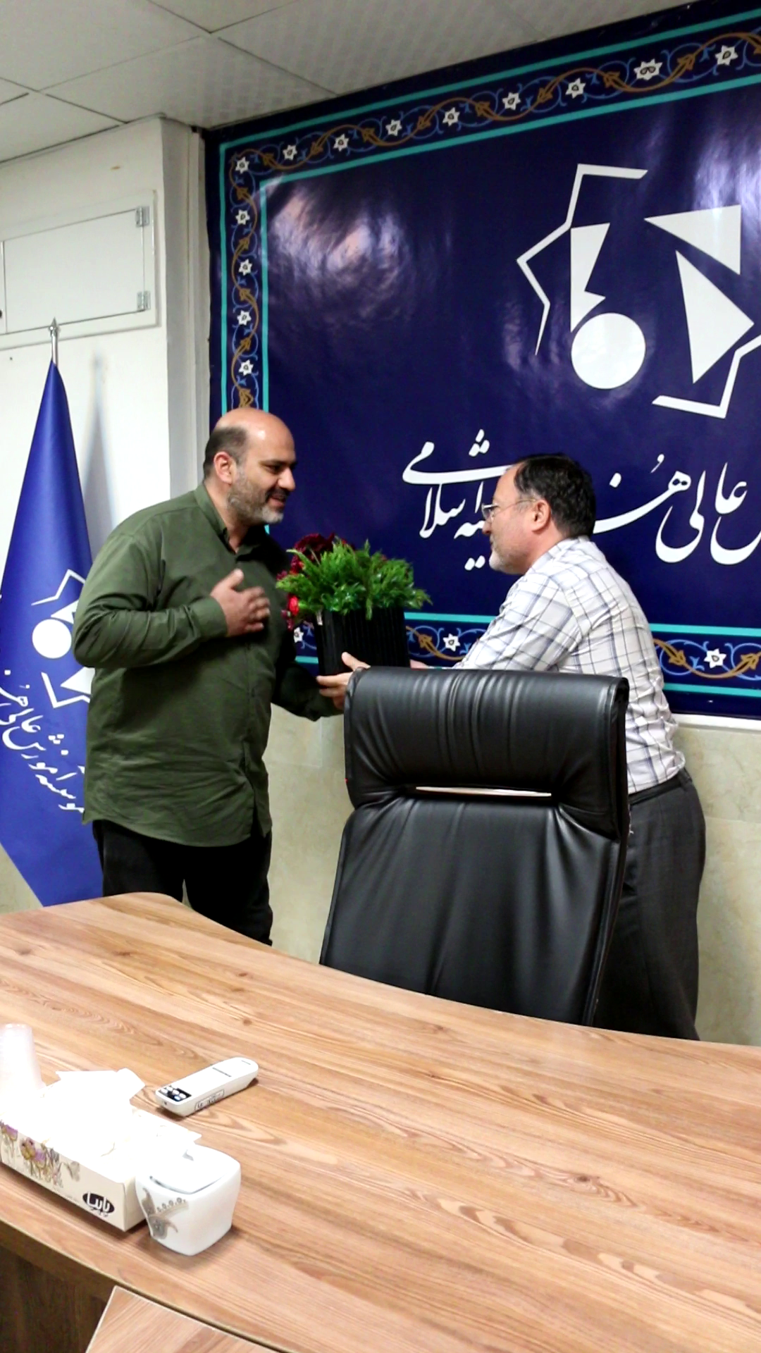 14040810 - تودیع و معارفه - پرهمت,سرانجام,پارسا,ژرفا,موسوی,بازرگانی (238)