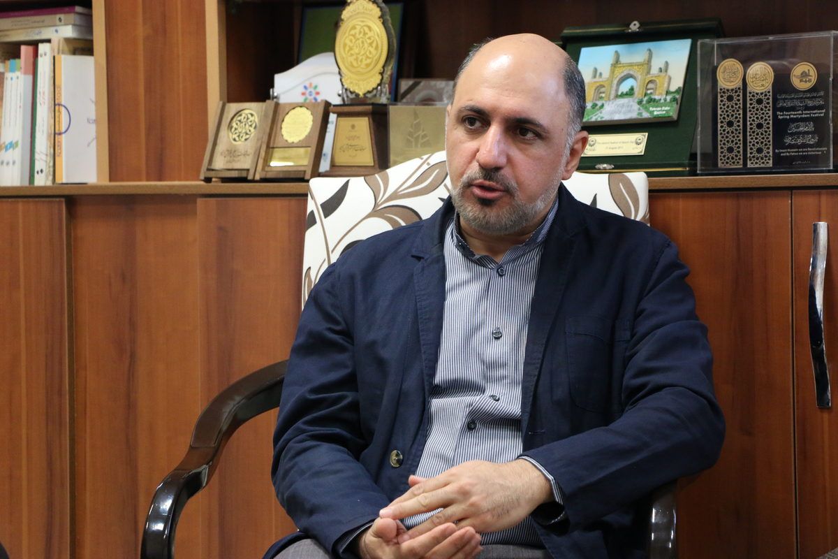 14040811 - جلسه دکتر مصطفی ملائی - مصطفی ملائی,پارسا,فرجی (005)