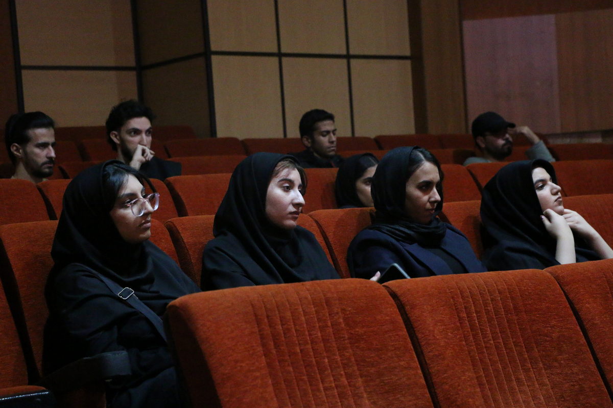 اکران و نقد فیلمهای روز مردگان و این قانون گروه (15)