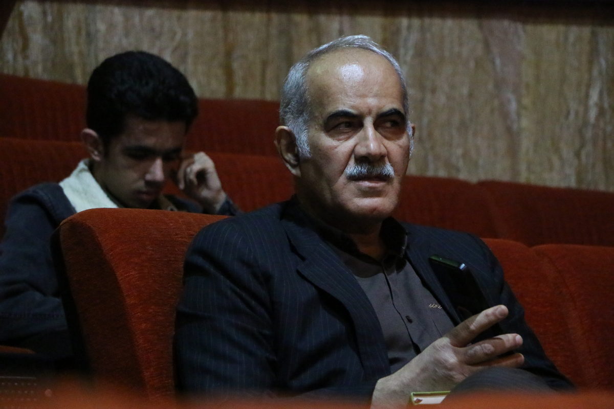 اکران و نقد فیلمهای روز مردگان و این قانون گروه (21)