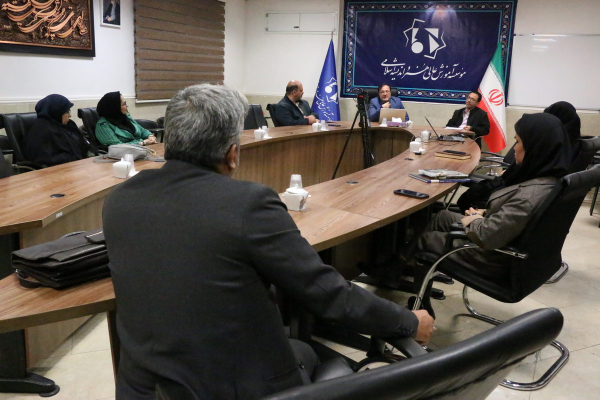 پنجمین کرسی علمی ترویجی دانشگاه هنر و اندیشه، دکتر موسوی گیلانی، دکتر سعیدی زاده، دکتر پرهمت (1)