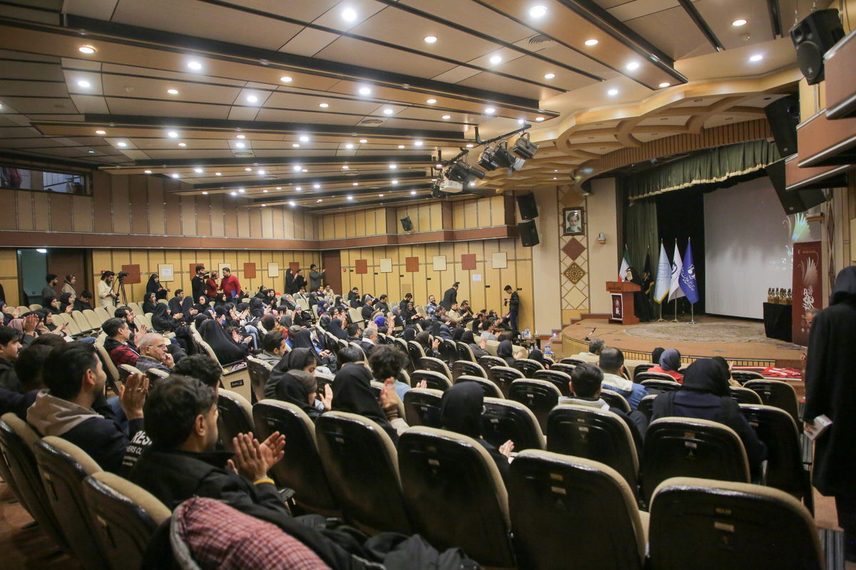 اختتامیه دومین سوگواره ملی هنر و اندیشه عاشورایی (37)