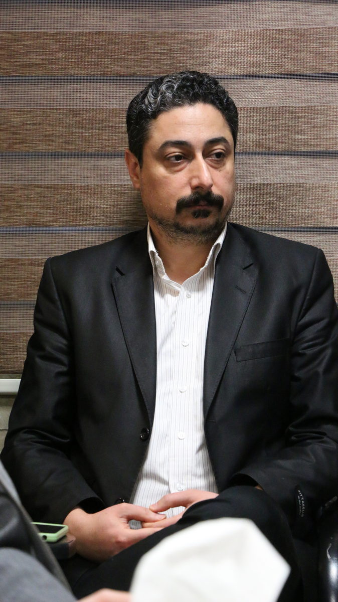 آقای اسکندری، مدیر روابط عمومی