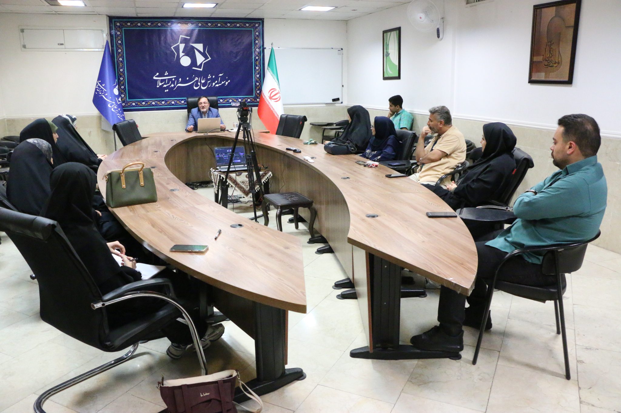 14050131 - نشست تبیین نقش هنرمندان و اصحاب رسانه در جنگ کنونی - موسوی گیلانی (009)