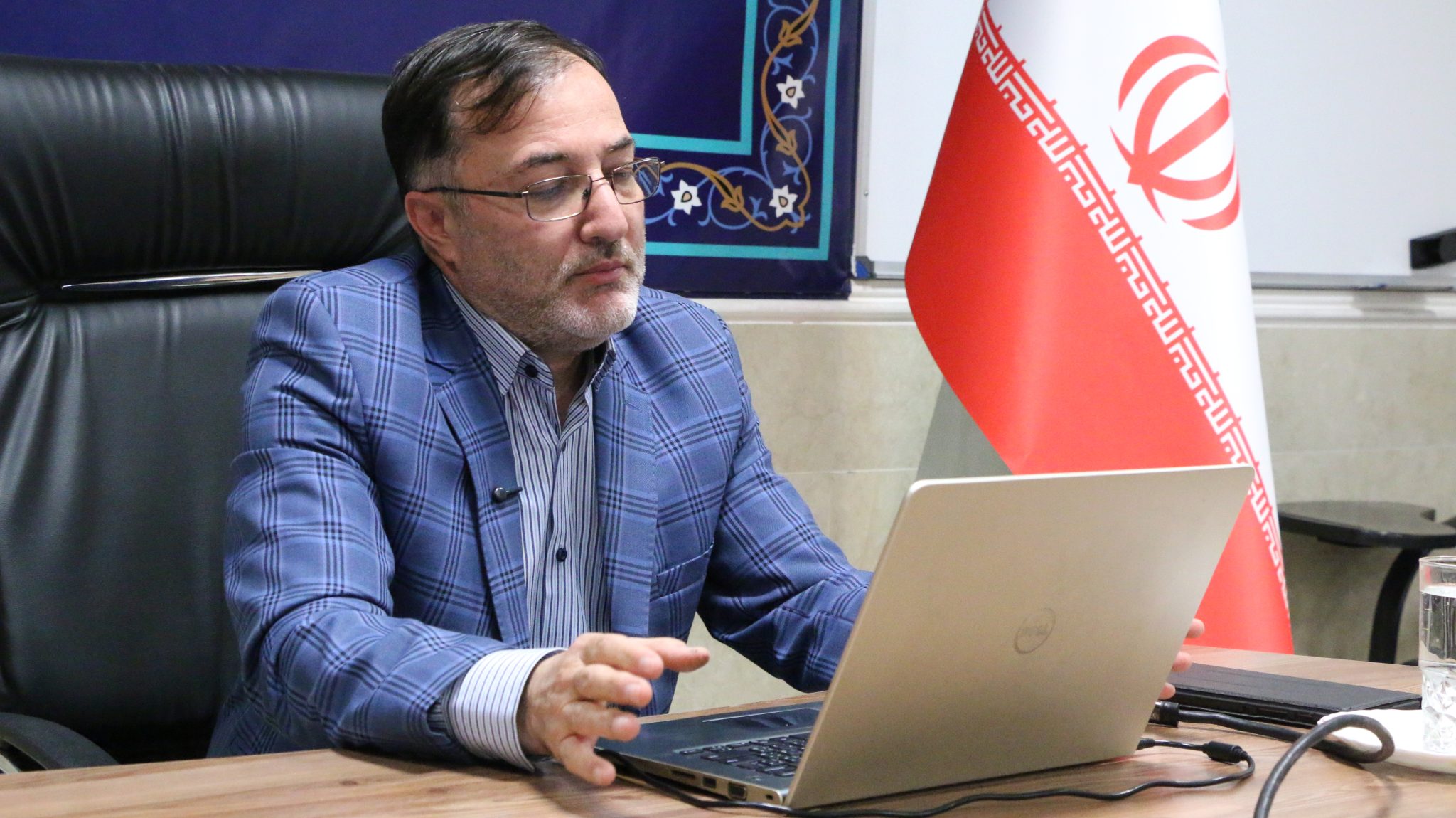 14050131 - نشست تبیین نقش هنرمندان و اصحاب رسانه در جنگ کنونی - موسوی گیلانی (011)