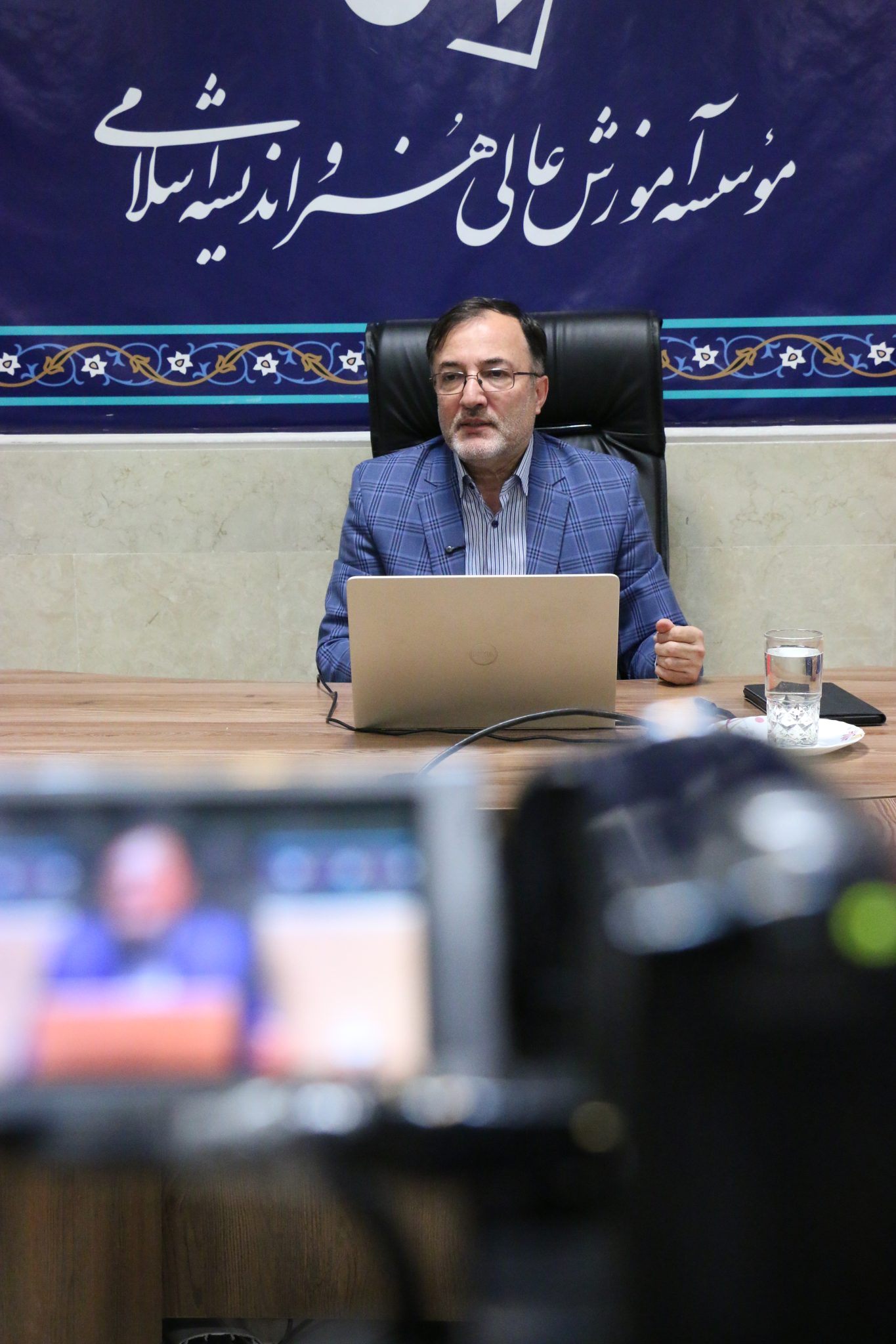 14050131 - نشست تبیین نقش هنرمندان و اصحاب رسانه در جنگ کنونی - موسوی گیلانی (022)