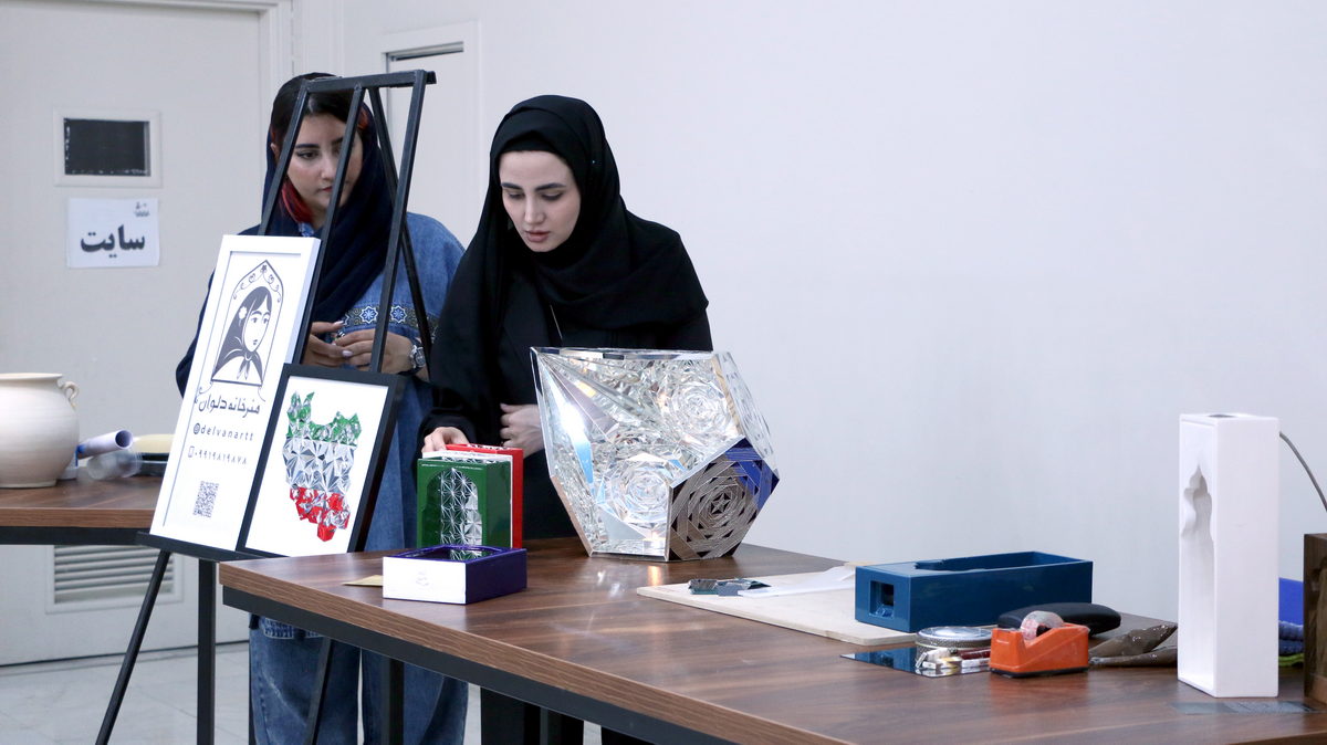 14050213 - گردهمایی معماری - اردیبهشت - حسینی,محدثی,نجفی,رضا عزتی (088)